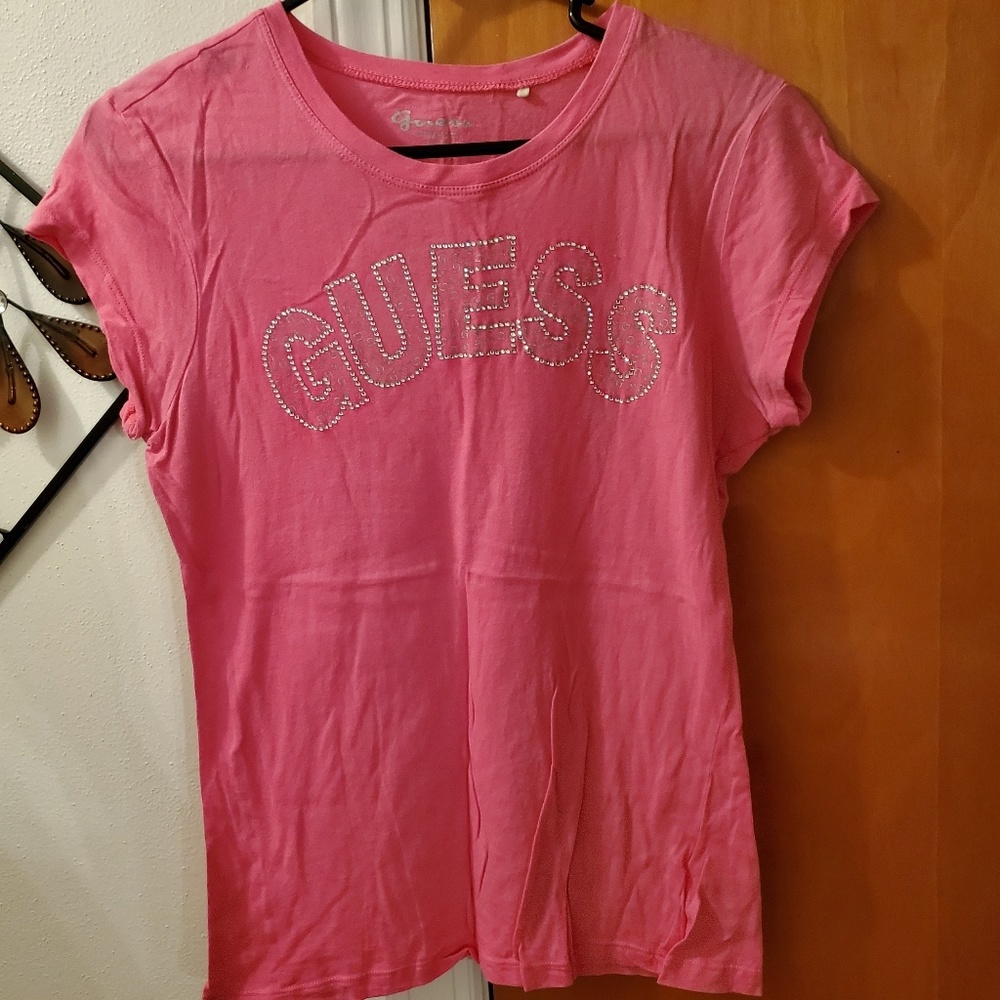Guess Tshirt - Large